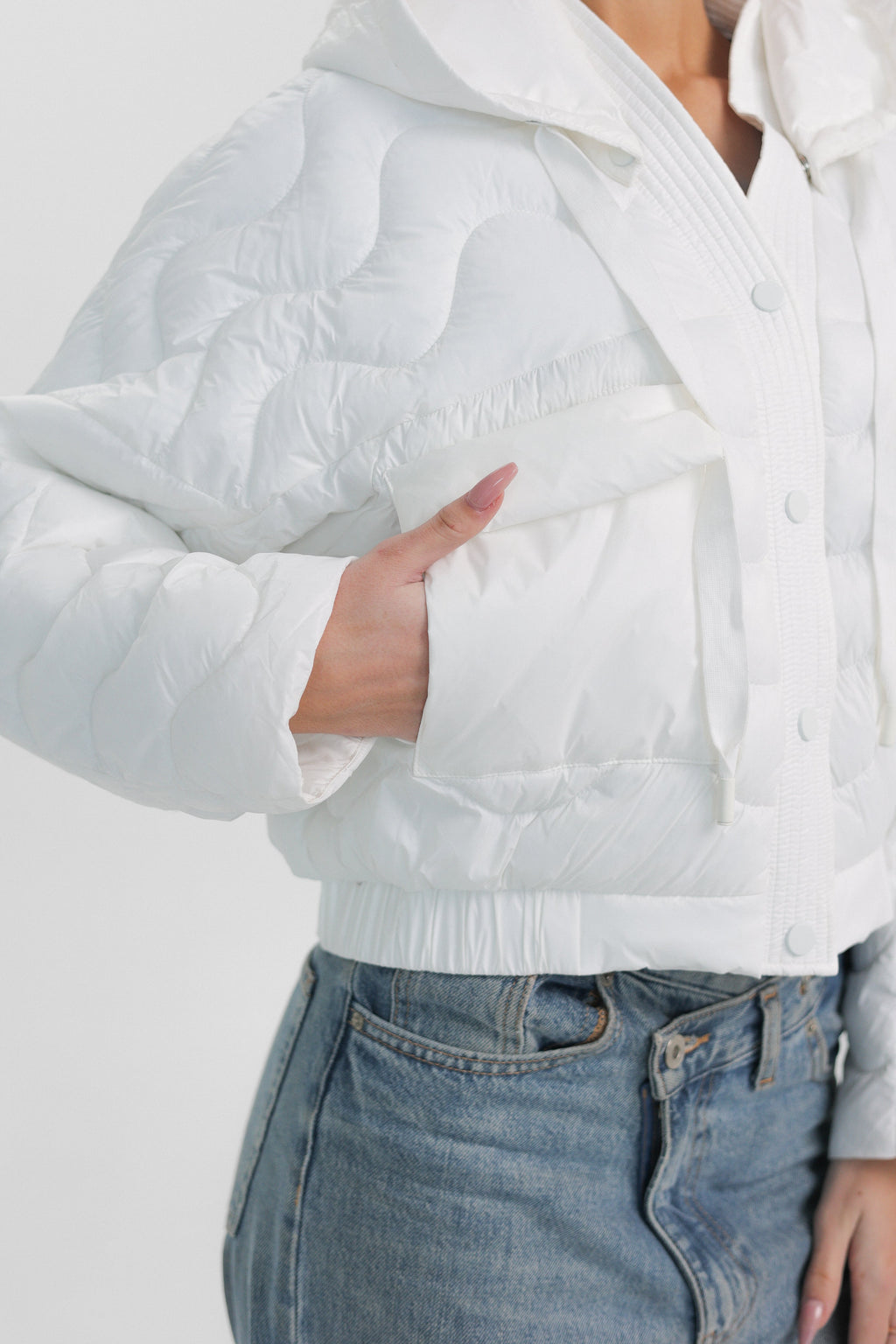 LEXI CROPPED JACKET IN WHITE