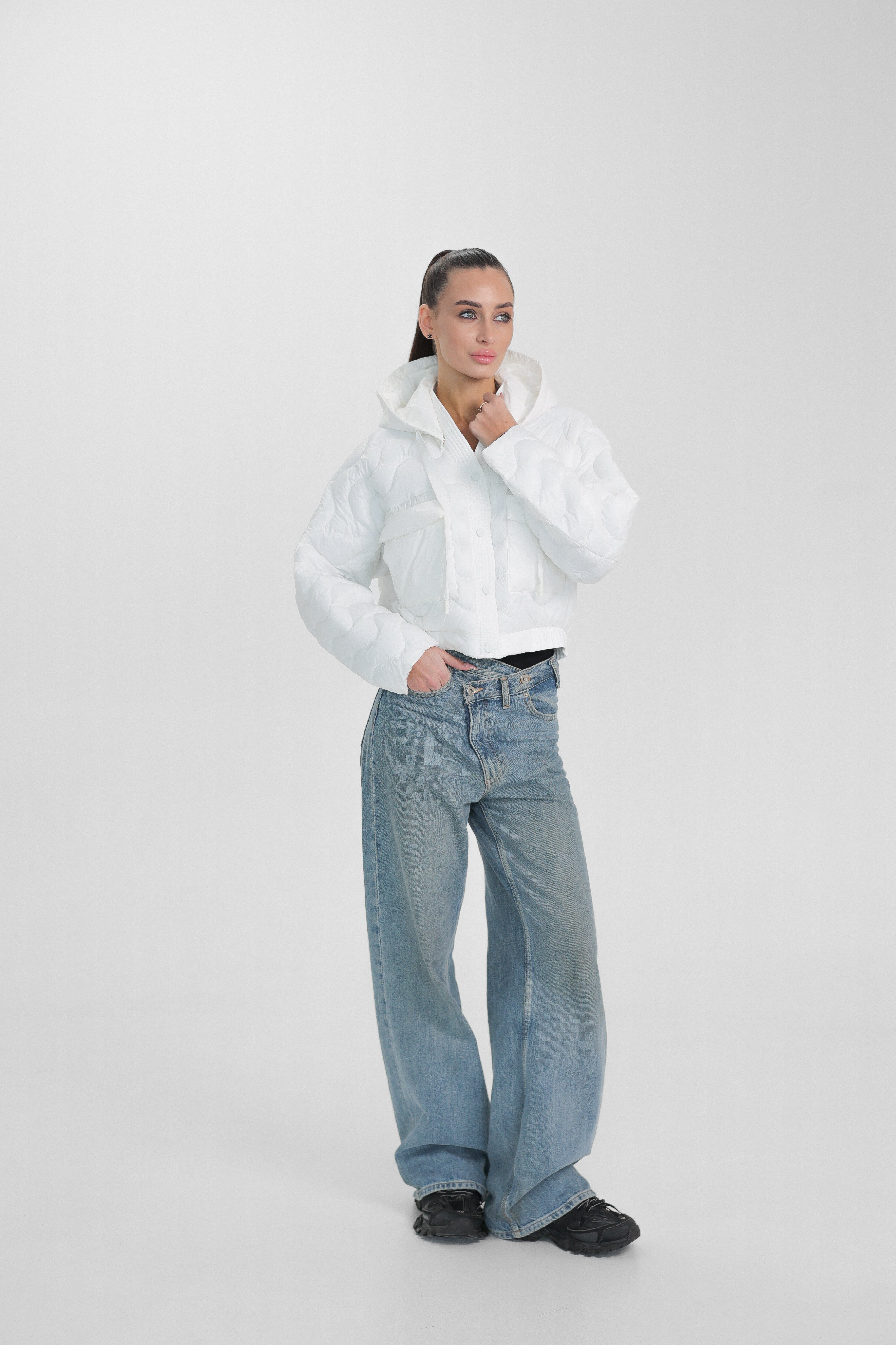LEXI CROPPED JACKET IN WHITE