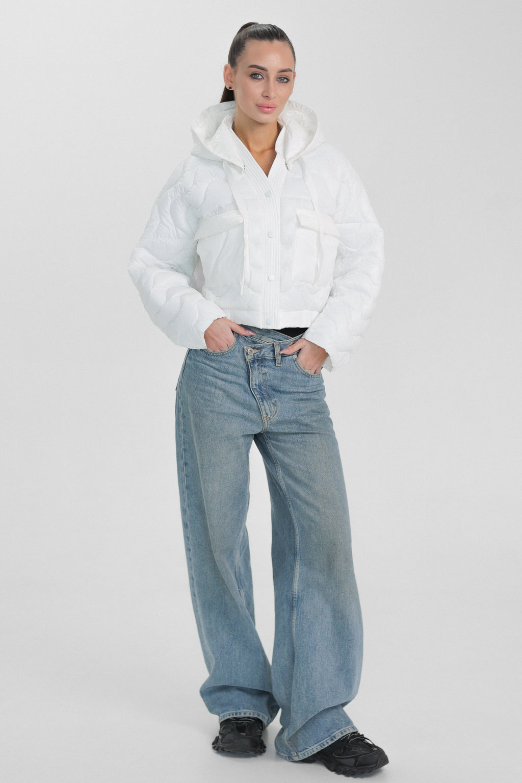 LEXI CROPPED JACKET IN WHITE