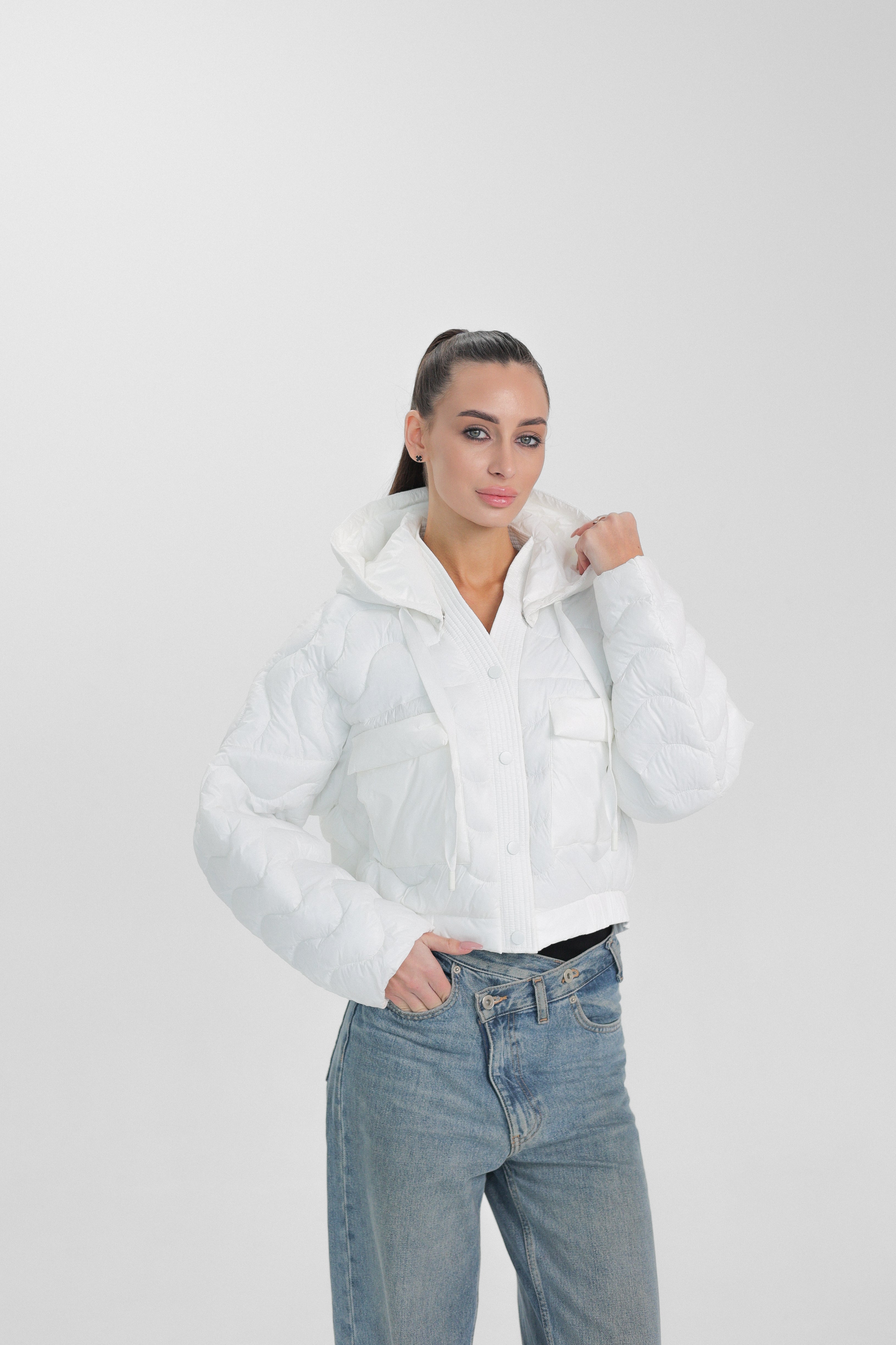 LEXI CROPPED JACKET IN WHITE