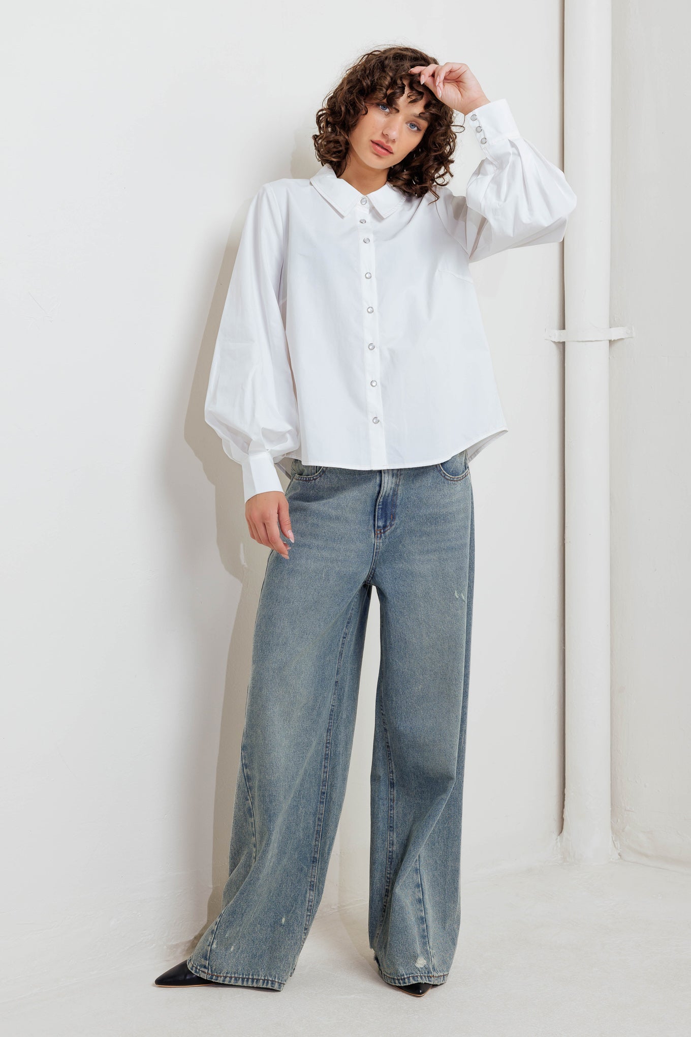 WHITE NOISE SOLID WOVEN TOP
