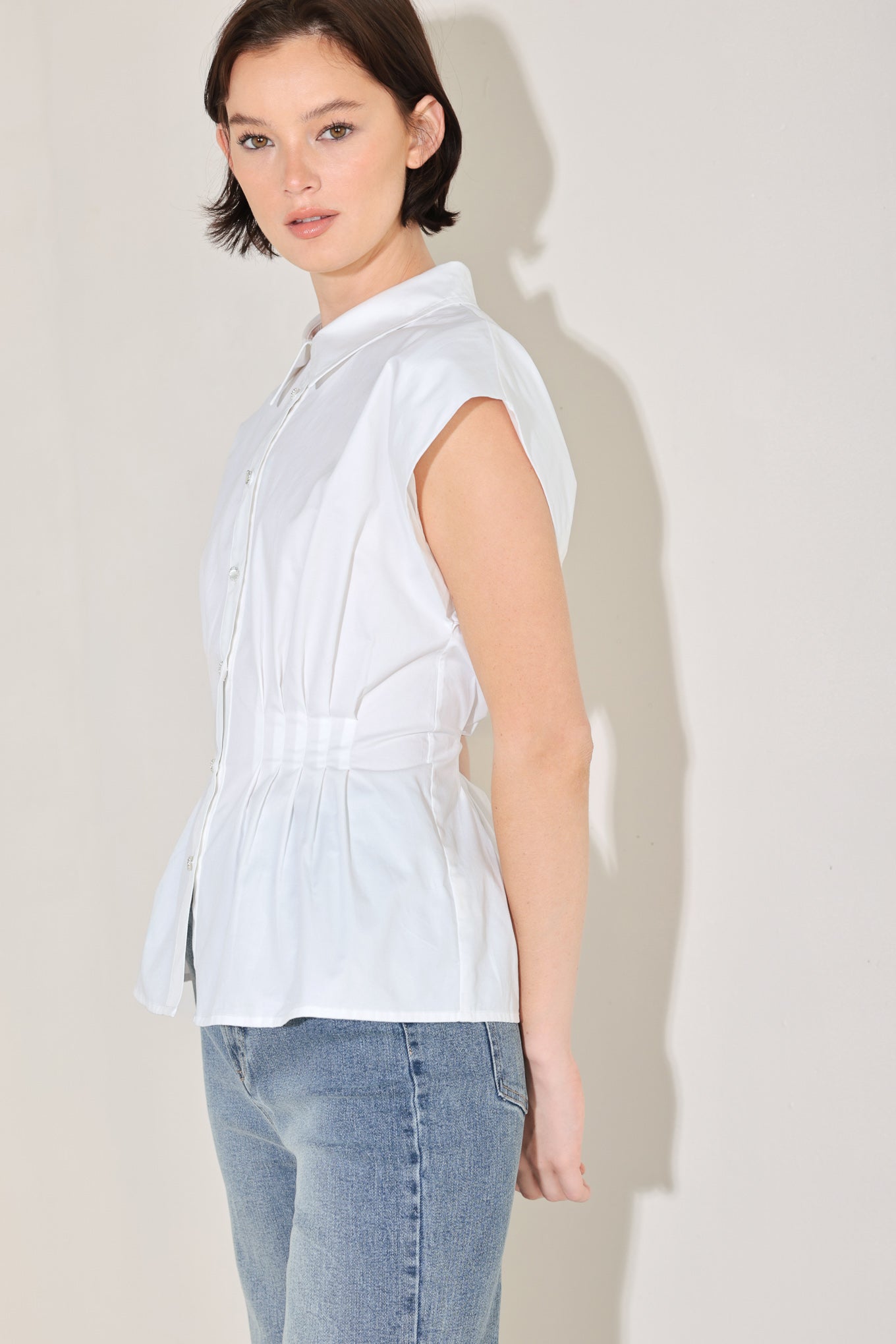 MODERN POISE WOVEN TOP