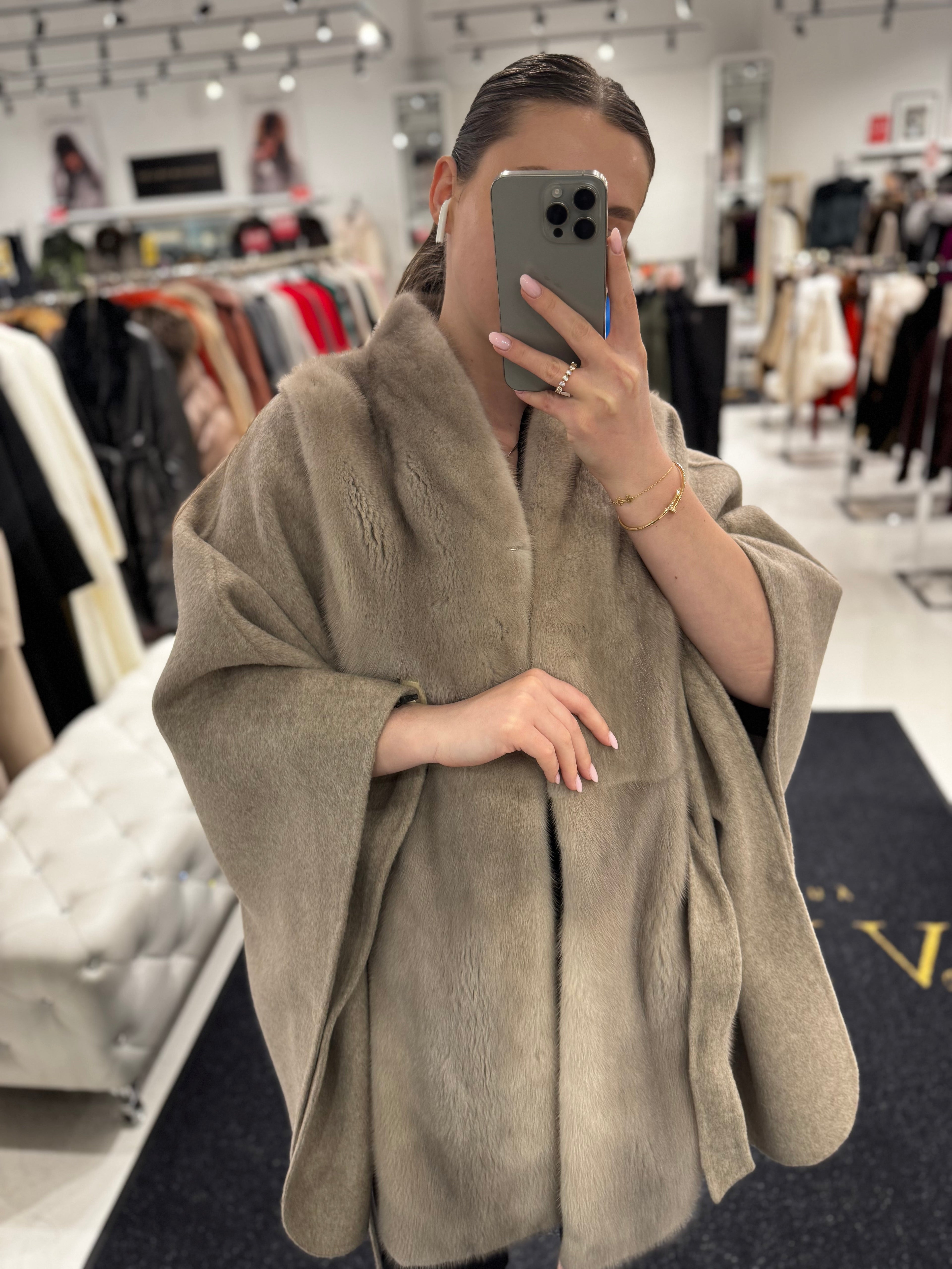 Luxury Double-Face Wool Poncho with Scandinavian Mink Fur