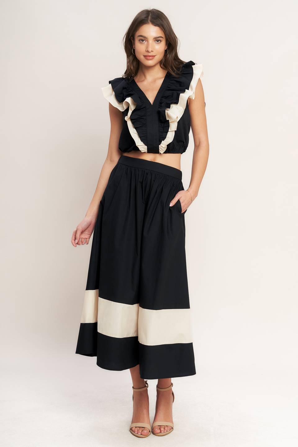 GALLERY CONTRAST WOVEN CROP TOP