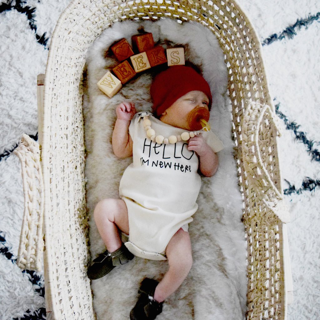 HELLO I'M NEW HERE ORGANIC BABY BODYSUIT