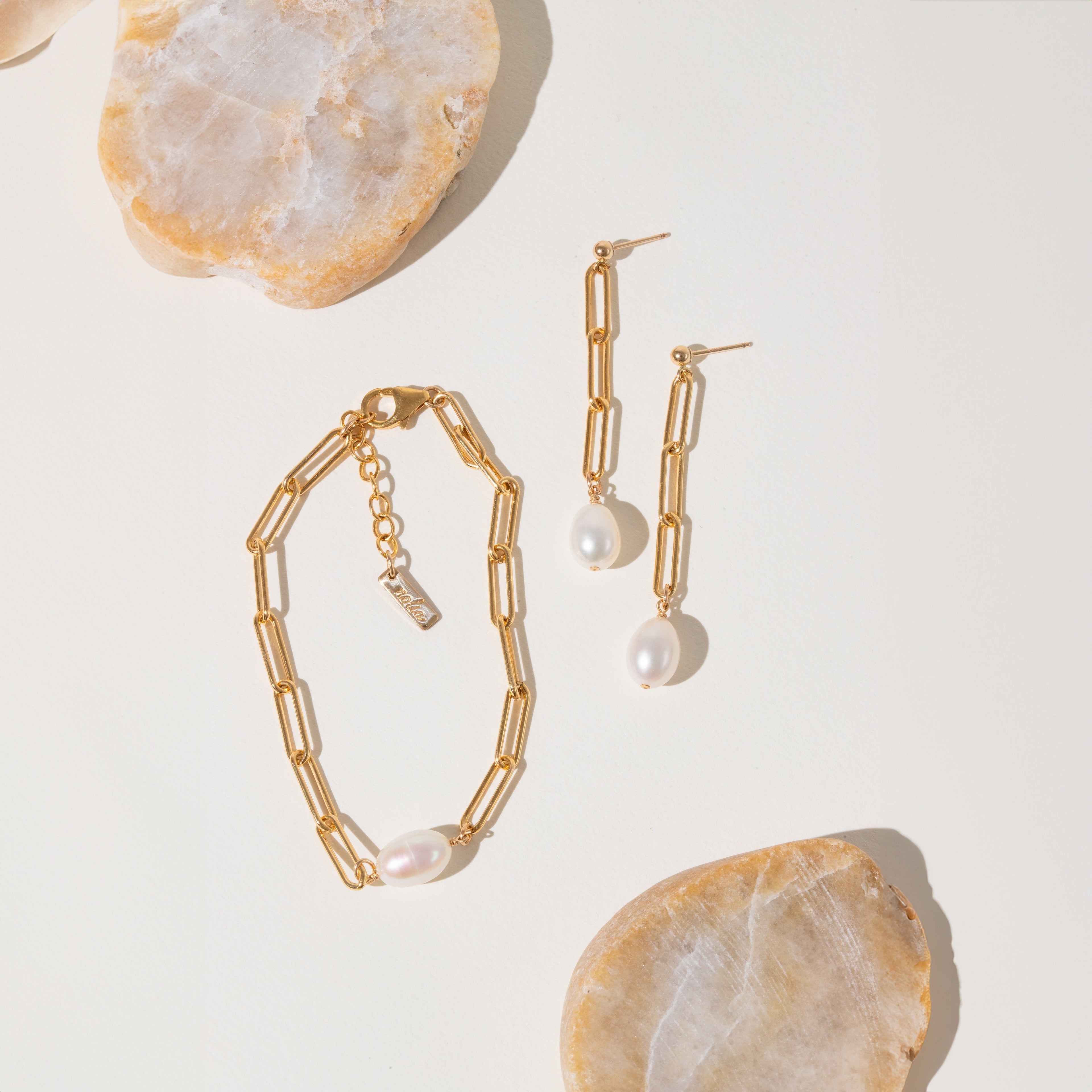 ADRIANA PEARL BRACELET